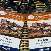 Namensschilder von Karina Baier und Stephan Klarner beim Kongress „Facial Aesthetics – Deep Plane and Beyond“ im September 2026 in Porto